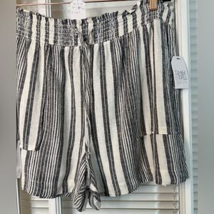 Time and Tru Black and White Striped Women's Shorts-Size Xl 16-18